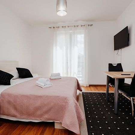 Double And Single S Apartments Zadar Exterior photo